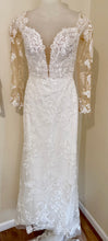 Load image into Gallery viewer, MARIE-A Ivory Appliqué, Long-Sleeve Fit &amp; Flare. Size 00-2