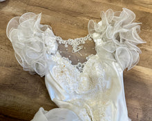 Load image into Gallery viewer, STON100-B Vintage Ballgown. Size 4