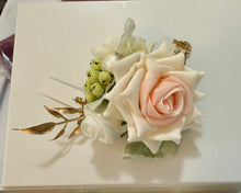 Load image into Gallery viewer, REES100-BM Ling’s Moment Blush Corsage