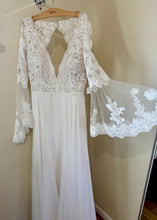 Load image into Gallery viewer, SMIT100-A Ivory Lace, Bell Sleeve Gown. Size 18 NWT