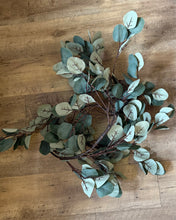 Load image into Gallery viewer, JUBAS-F 5’ Light-Up Eucalyptus Garland