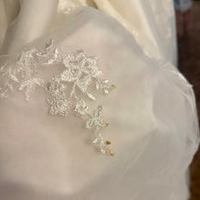 Load image into Gallery viewer, DOEGE- Ivory Lace Gown, Cap Sleeve. Size 20W