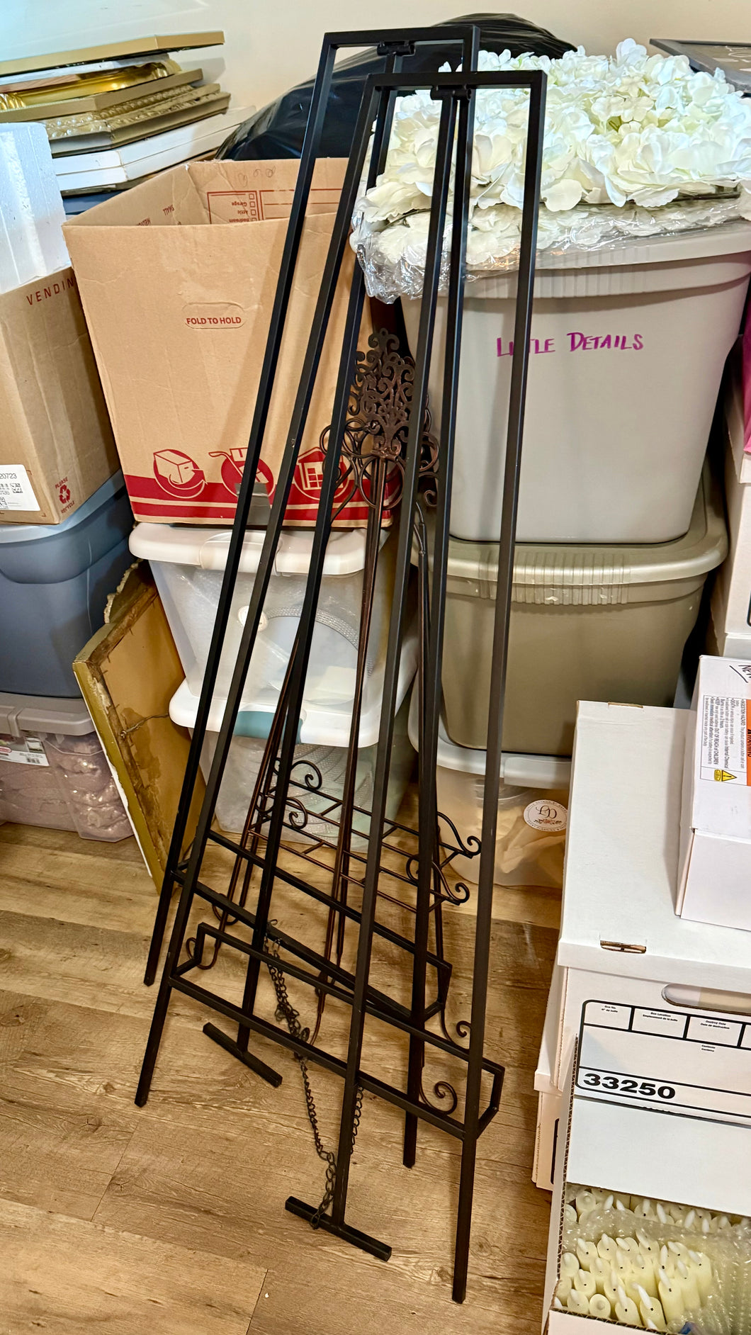 REES100-C 55” Black Floor Easel