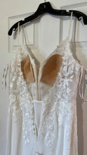 Load image into Gallery viewer, ALTS-B Ivory Fit &amp; Flare Gown. Size 14 NWT