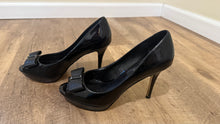 Load image into Gallery viewer, WILS300-H Black-Bow Stiletto. Size 7.5