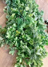 Load image into Gallery viewer, REES100-BB Boxwood Garland/Greenery Ring