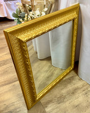 Load image into Gallery viewer, SMEG100-DN 19” Square, Gold Mirror