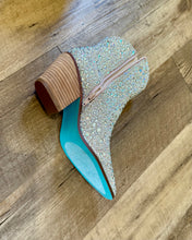 Load image into Gallery viewer, MESA100-B NWT Silver Rhinestone Boots. Size 7