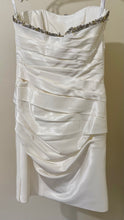 Load image into Gallery viewer, WILS300-D Strapless, Ivory Short Gown. Size 6