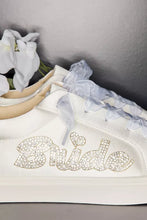 Load image into Gallery viewer, PROS100-D “Bride” Sneakers. Size 6