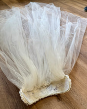 Load image into Gallery viewer, HERNAN-D Vintage Tiara, Headpiece Veil