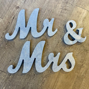 BOOK100-Q Mr & Mrs Letters