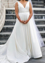 Load image into Gallery viewer, ZAFF100-D White Floor Length Veil