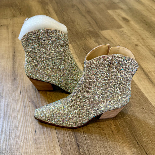 MESA100-B NWT Silver Rhinestone Boots. Size 7