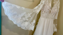 Load image into Gallery viewer, SMIT100-A Ivory Lace, Bell Sleeve Gown. Size 18 NWT