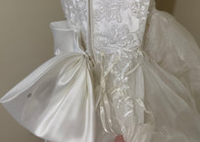 Load image into Gallery viewer, STON100-B Vintage Ballgown. Size 4