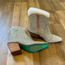Load image into Gallery viewer, MESA100-B NWT Silver Rhinestone Boots. Size 7