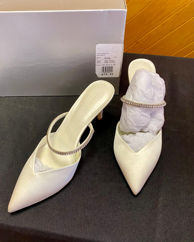 AGAG100-P Ivory Pointed-Toe Heel. Size 9, NWT