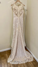 Load image into Gallery viewer, LYNN100-I Crème/Sand Lace Gown. Size 4