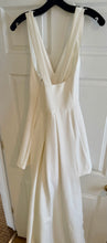 Load image into Gallery viewer, ROME100-C Short, White Dress with Train. Size 6
