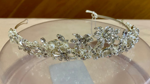 CAMP100-A NWT Rhinestone & Pearl Headpiece