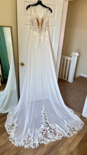 Load image into Gallery viewer, ALTS-B Ivory Fit &amp; Flare Gown. Size 14 NWT