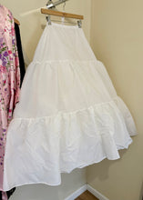 Load image into Gallery viewer, HERNAN-C Ball-Gown Crinoline. Adjustable Size
