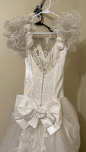 Load image into Gallery viewer, STON100-B Vintage Ballgown. Size 4