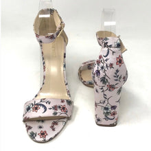 Load image into Gallery viewer, ROME100-R Blush Floral Print Heels. Size 7.5