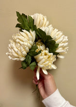 Load image into Gallery viewer, CUNN100-J Creamy Ivory Flowers