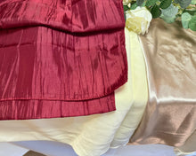 Load image into Gallery viewer, REES100-V Burgundy, Crinkled Table Runner