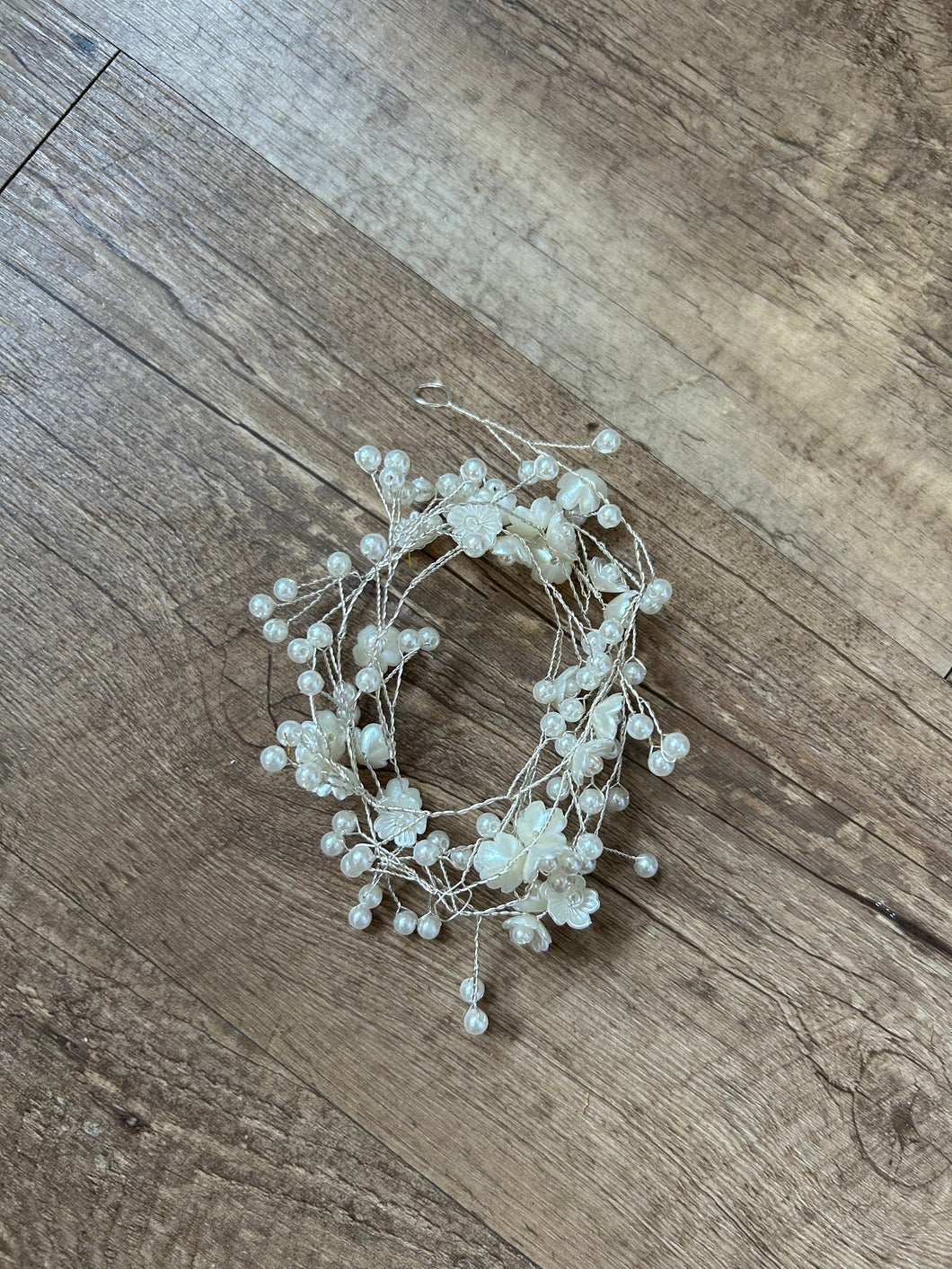 STRI100-D 3ft Pearl/Flower Hair Wire