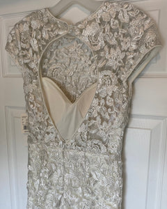 BOOK100-B NWT Off-White Lace Gown. Size 4