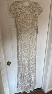 BOOK100-B NWT Off-White Lace Gown. Size 4