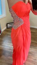 Load image into Gallery viewer, ROBE200-B Strapless Coral. Size 5/6