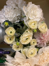 Load image into Gallery viewer, FARA100-L Ivory Flower Bunch