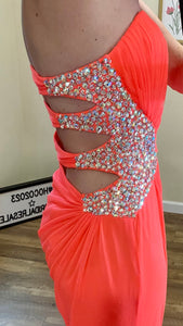 ROBE200-B Strapless Coral. Size 5/6