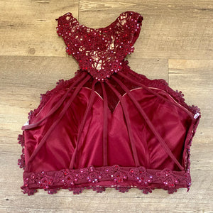 ROBE200-A 2-Piece Burgundy. Size 6