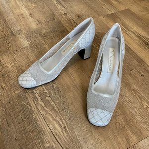 LYNC100-I Silver Heels. Size 7.5
