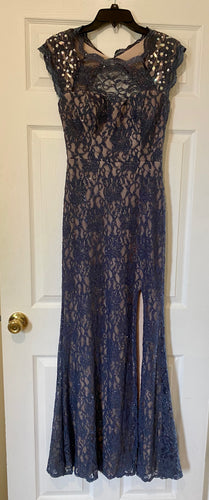 ROBE200-C Navy/Champagne Gown. Size 5