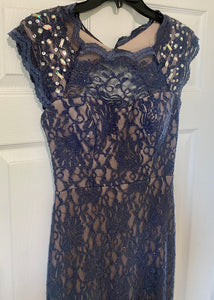 ROBE200-C Navy/Champagne Gown. Size 5