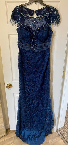 ROBE200-D Navy Lace Gown. Size 14