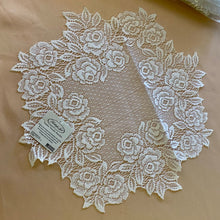 Load image into Gallery viewer, SHEE100-A White Lace Doilies