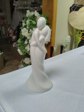 Load image into Gallery viewer, STIN100-S. Porcelain Couple Topper