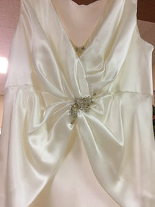 MERC100-A  David's Bridal Ivory Satin Long Gown, Size 4. New