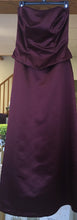 Load image into Gallery viewer, THRO100-D  Maroon/Burgundy Gown, Size 6