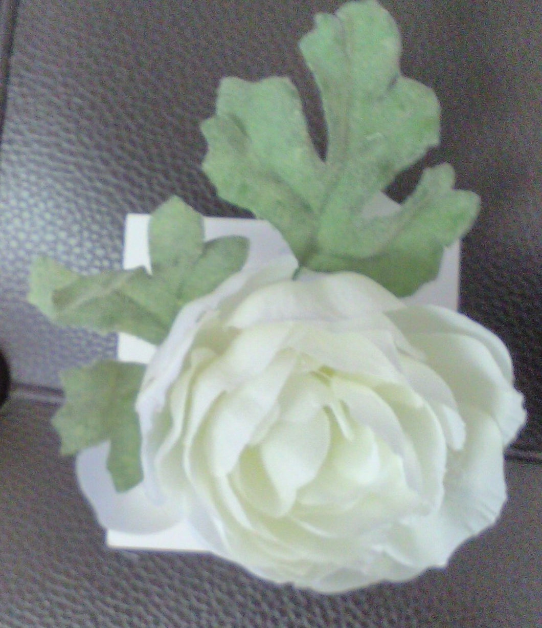 ZARA100-K Ivory Boutonnière