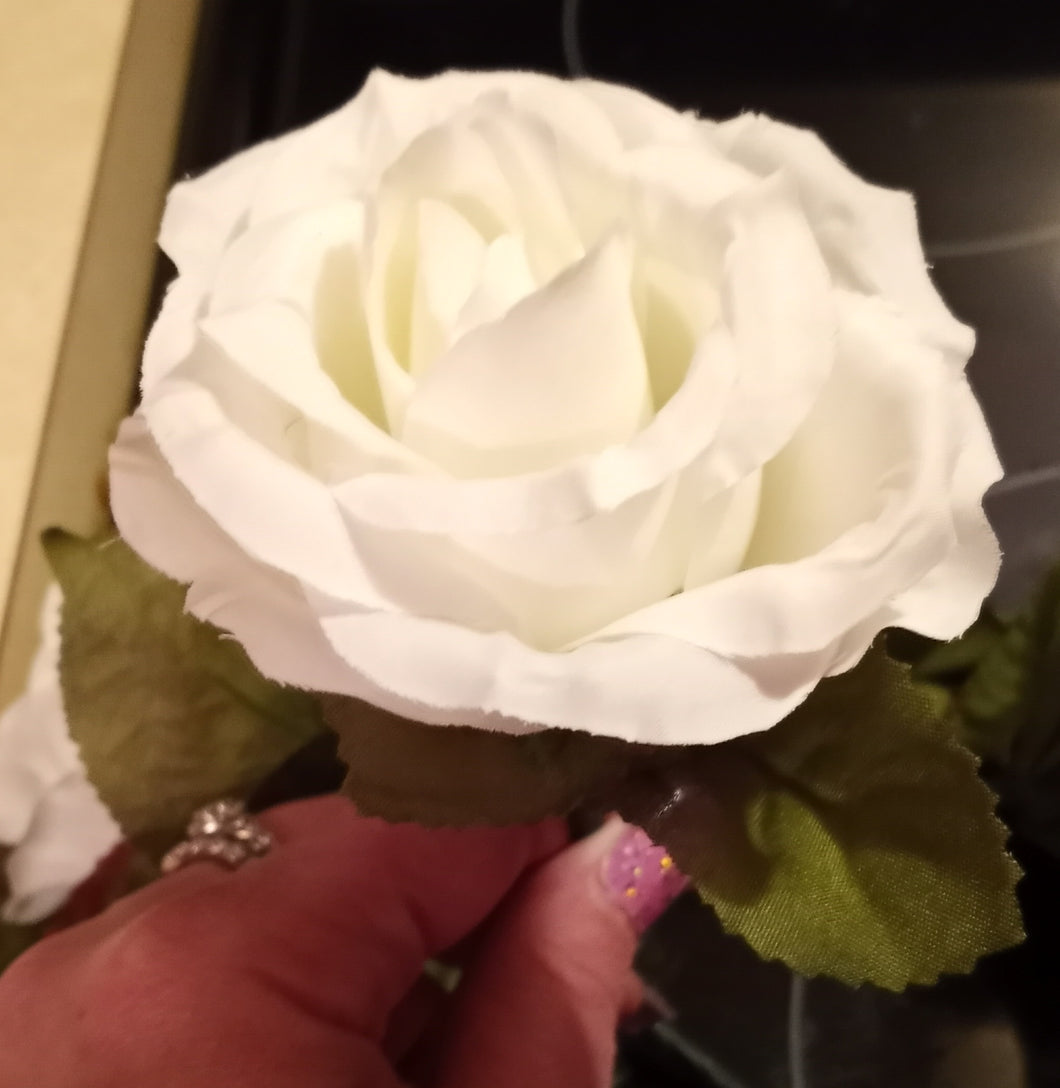CHAP100-Y White Rose Boutonnière