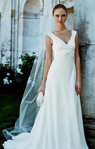 THOM100-A  David's Bridal Ivory Cap Sleeve Wedding Gown, NEW, Size 4.