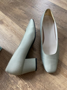 BITE100-B Silver Grey Heel. Size 8.5